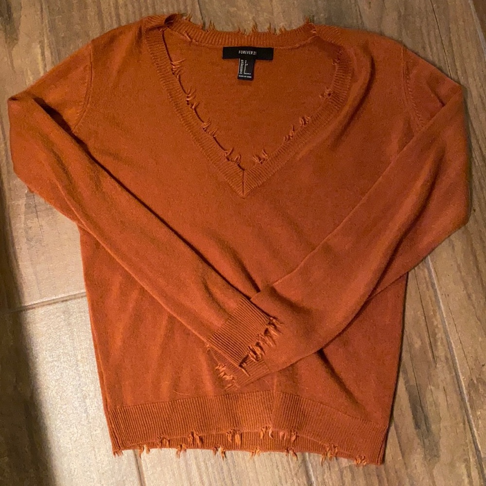 Burnt orange distressed sweater 🧡🍂